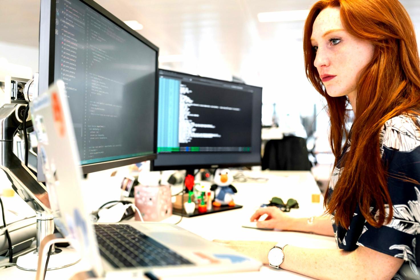 Programmiercode für AR-Anwendung auf Monitor